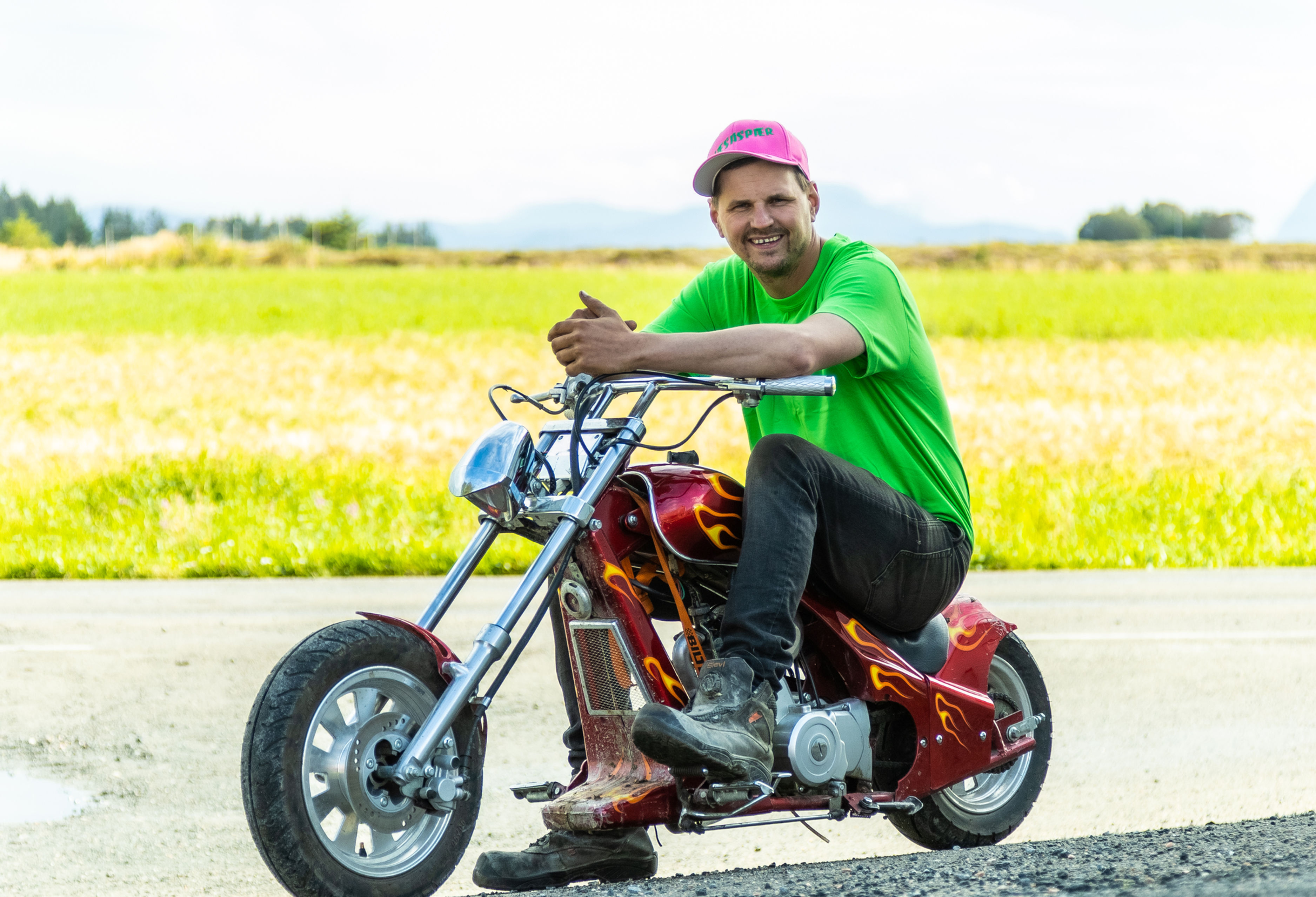 Svæsaspærs rosa eller grønn T-skjorte!