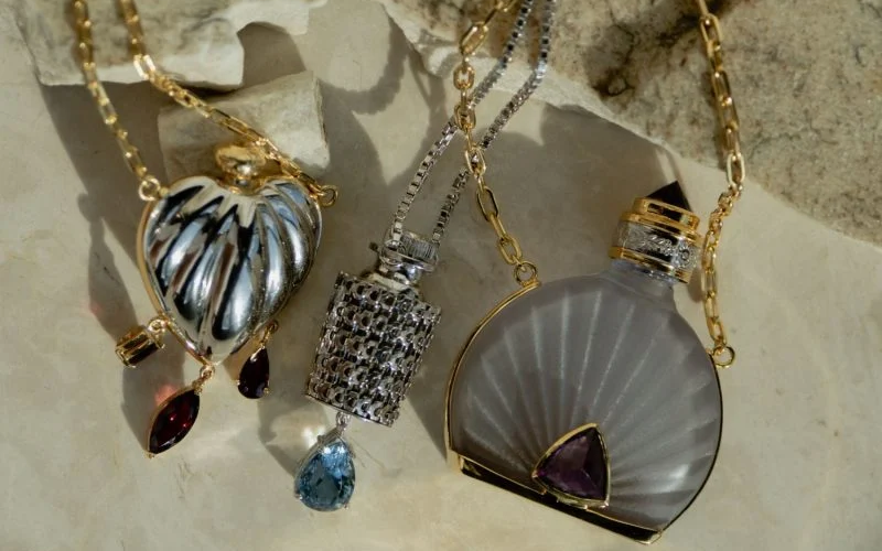 olares criados por Isabella Blanco a partir de perfumeiros antigos em prata e cristal, com detalhes em ouro e pedras preciosas.