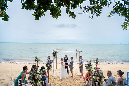 The Wed Guy conducting a small beach wedding on Koh Samui