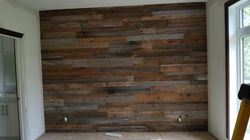 Mur rusrique de paneaux de bois 2