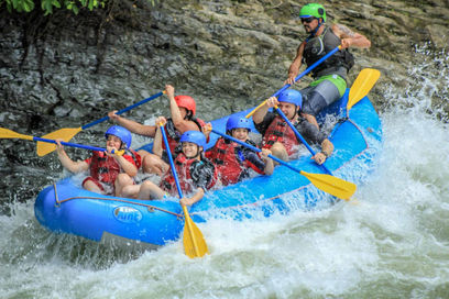 "Rafting adventure on Savegre River"
"Family-friendly rafting on Savegre River rapids"
"Exploring the Savegre River’s natural beauty"
"Guided white water rafting in Costa Rica"