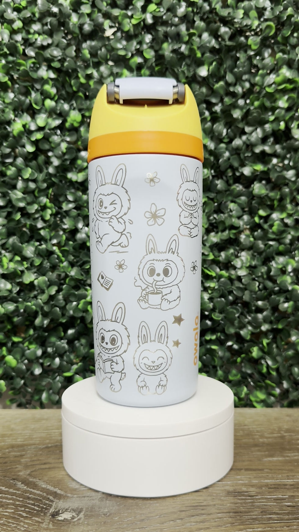 360° video of a 16oz Owala FreeSip with custom Labubu engraving spinning to show the full design