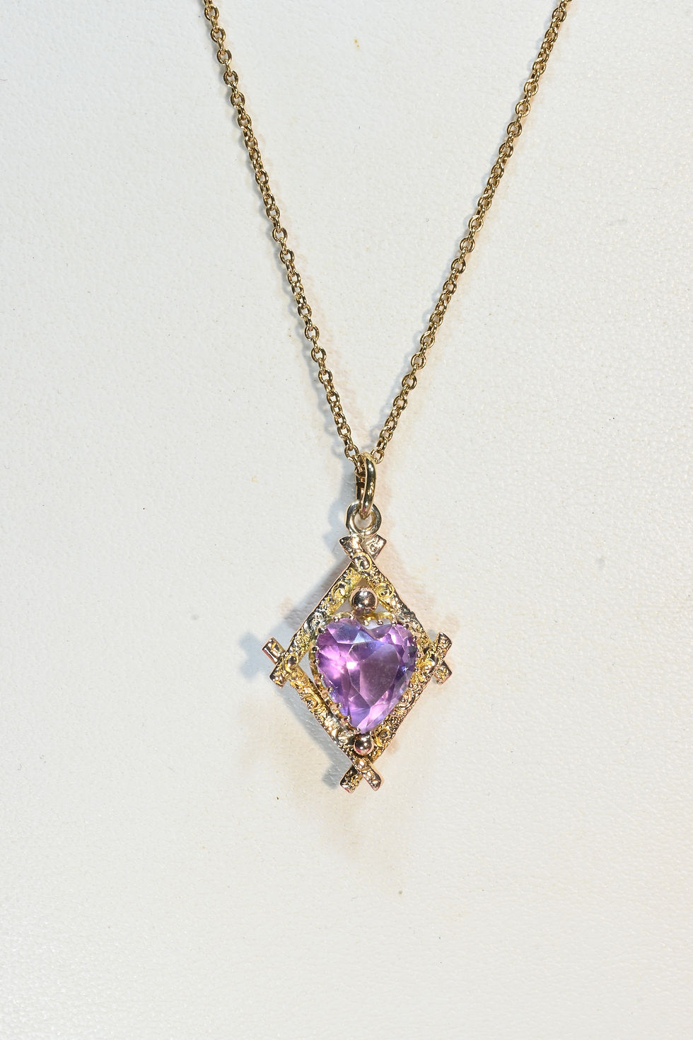 Miniatura: 9k gold and amethyst heart pendant.