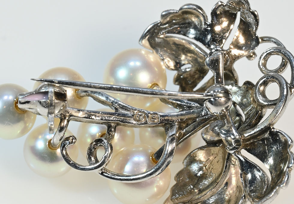 Küçük resim: Vintage Mikimoto inci üzüm broş ve eklemli küpe seti
