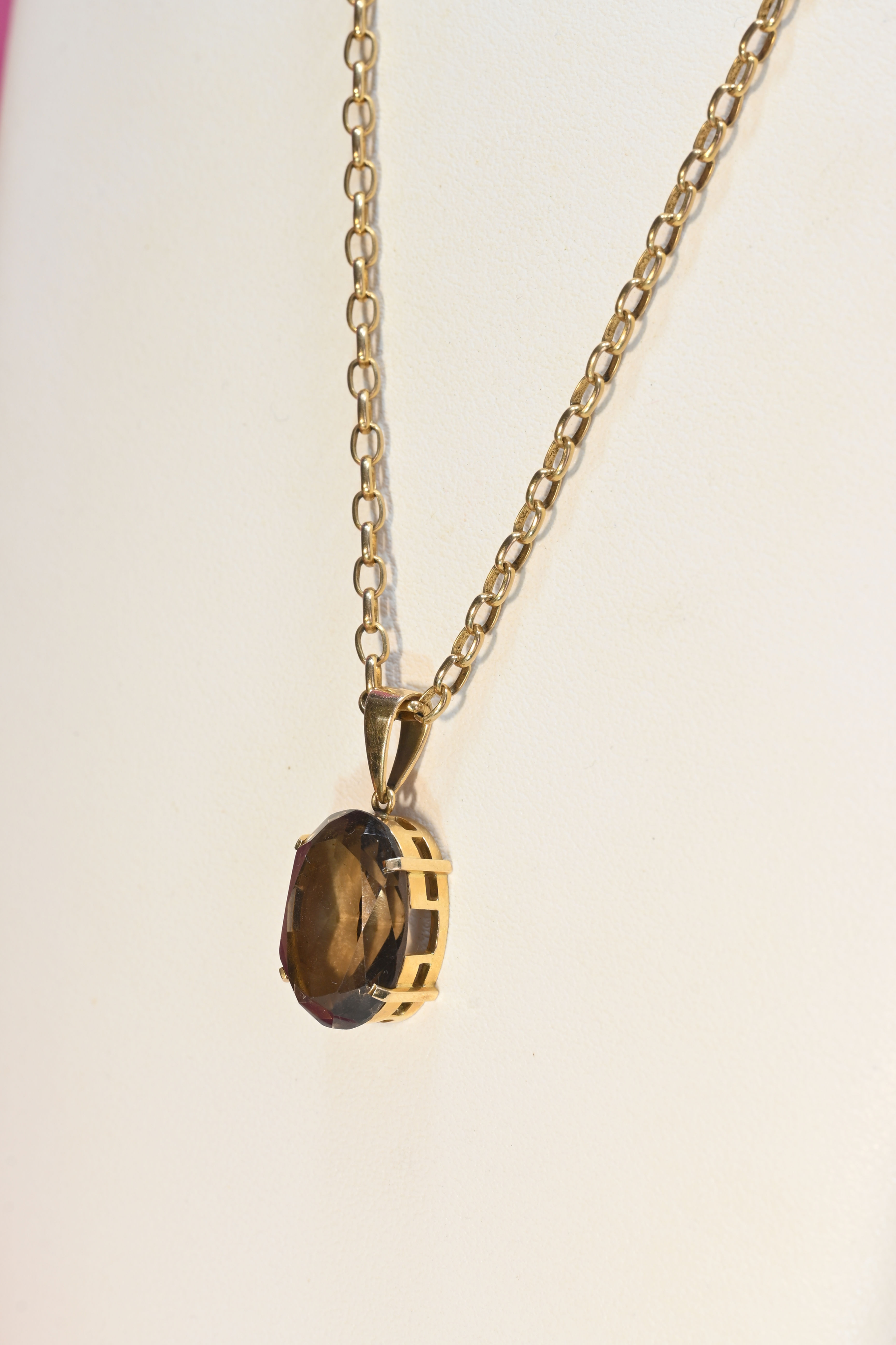 18kt gold & smoky quartz pendant with 9ct gold chain