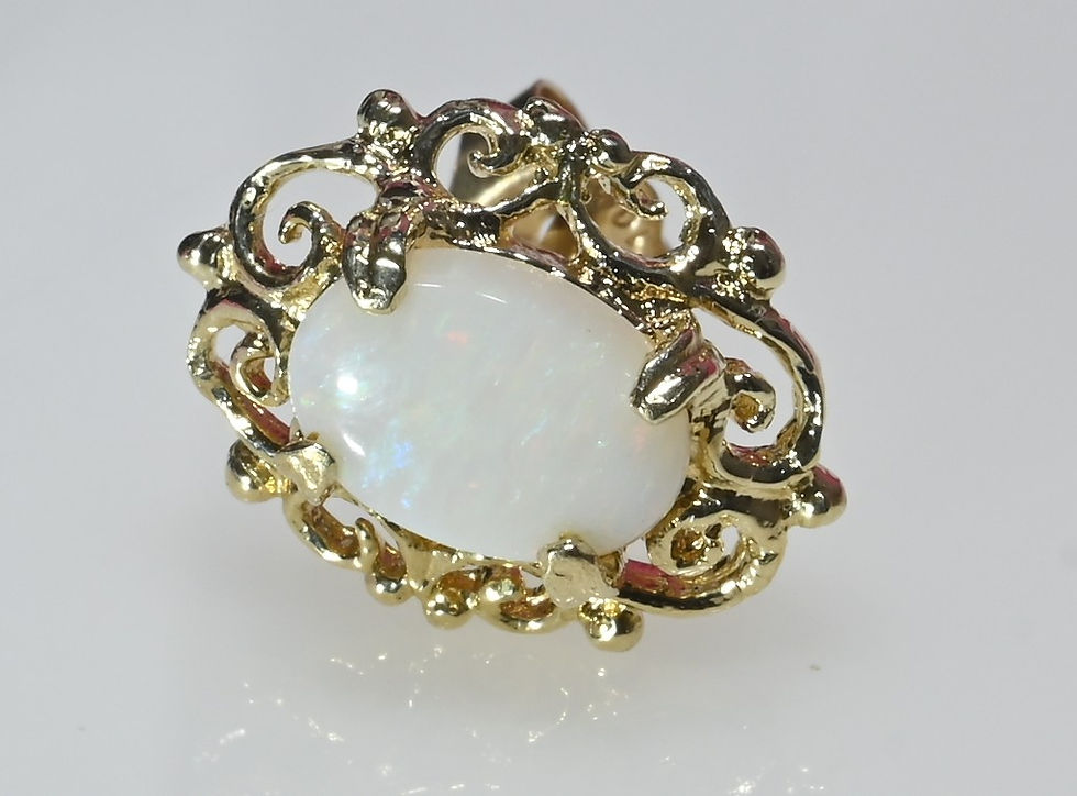 Miniaturbild: A beautiful set of vintage 9ct gold and solid opal earrings.