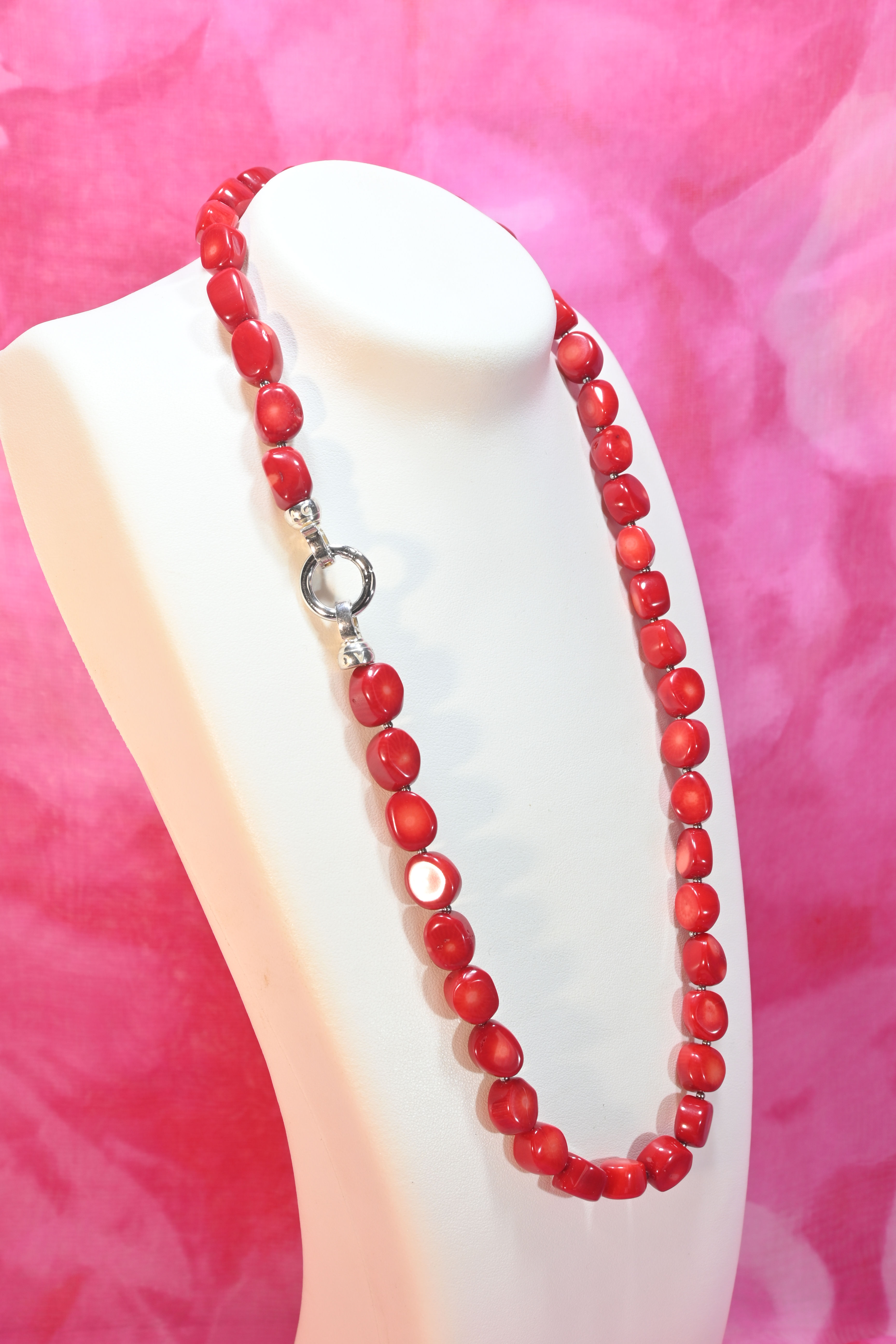 Kagi red coral necklace