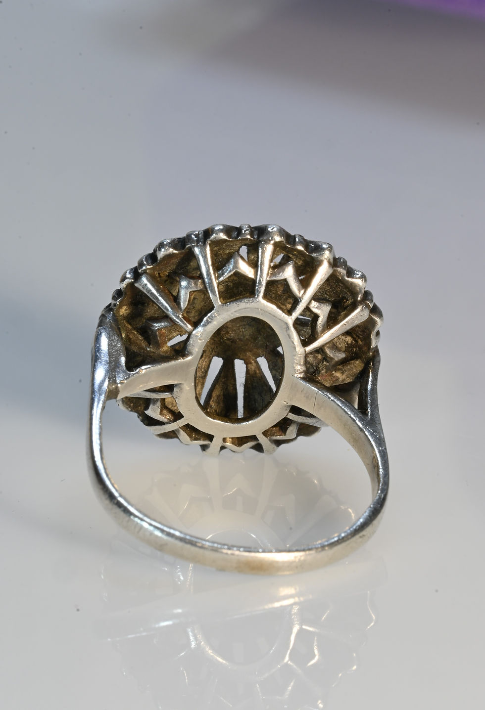 Küçük resim: Art Deco gümüş ve markazit taşlı yuvarlak yüzük, ABD 6.75, İngiltere N