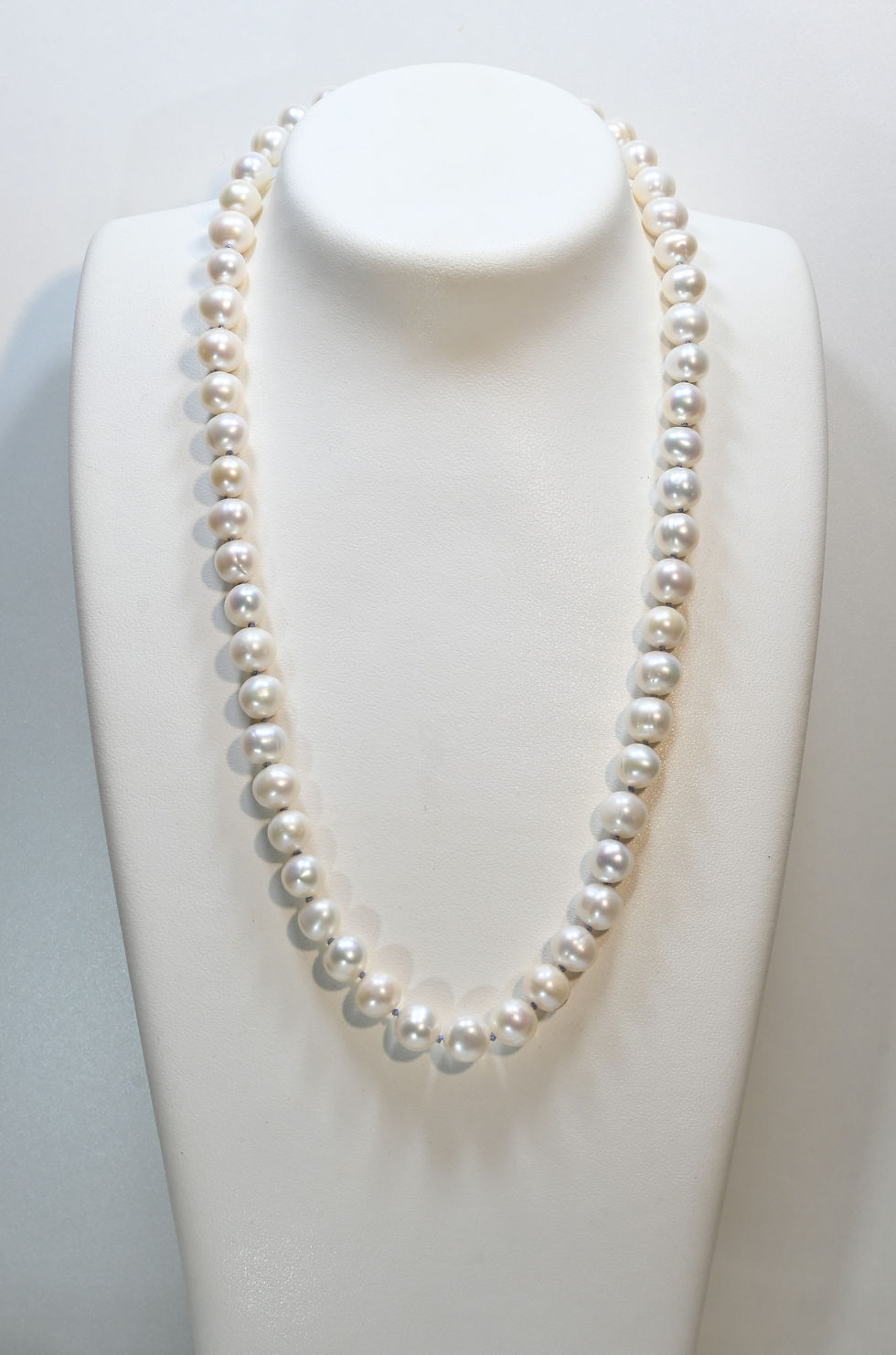 Miniatura: perla de agua dulce con seda lila y broche de plata