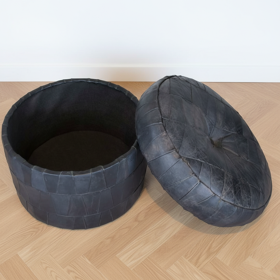 Miniature : Pouf coffre vintage De Sede en cuir noir