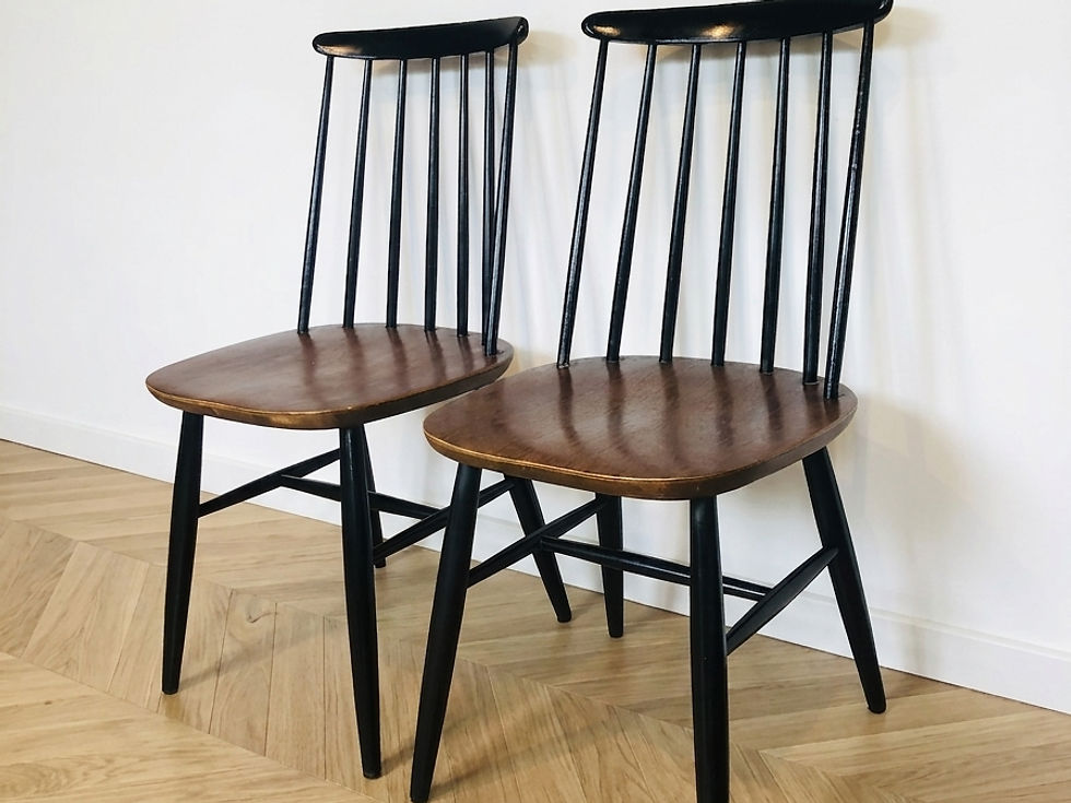 Duo de chaises style Tapiovaara - Vue de côté