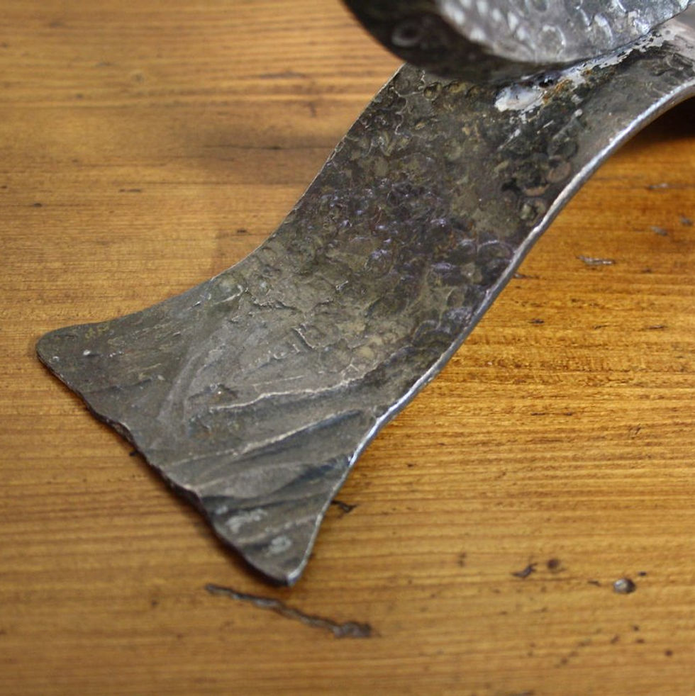 Chandelier brutaliste en acier martelé