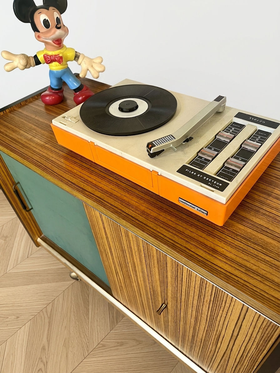 Miniature : Buffet bas à roulettes vintage hifi