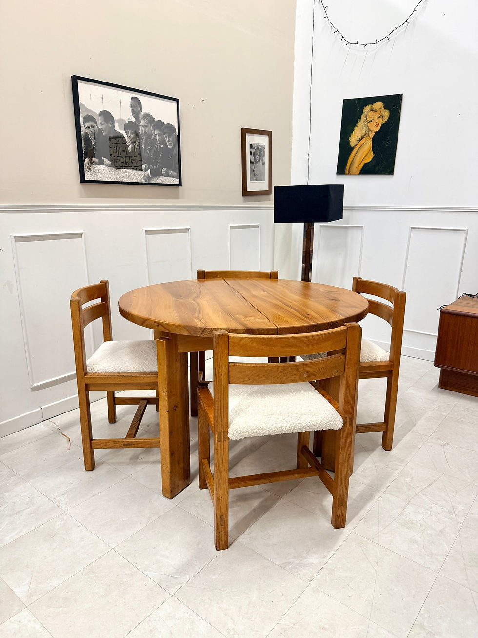 Table à manger en orme et ses chaises DLG Maison Regain