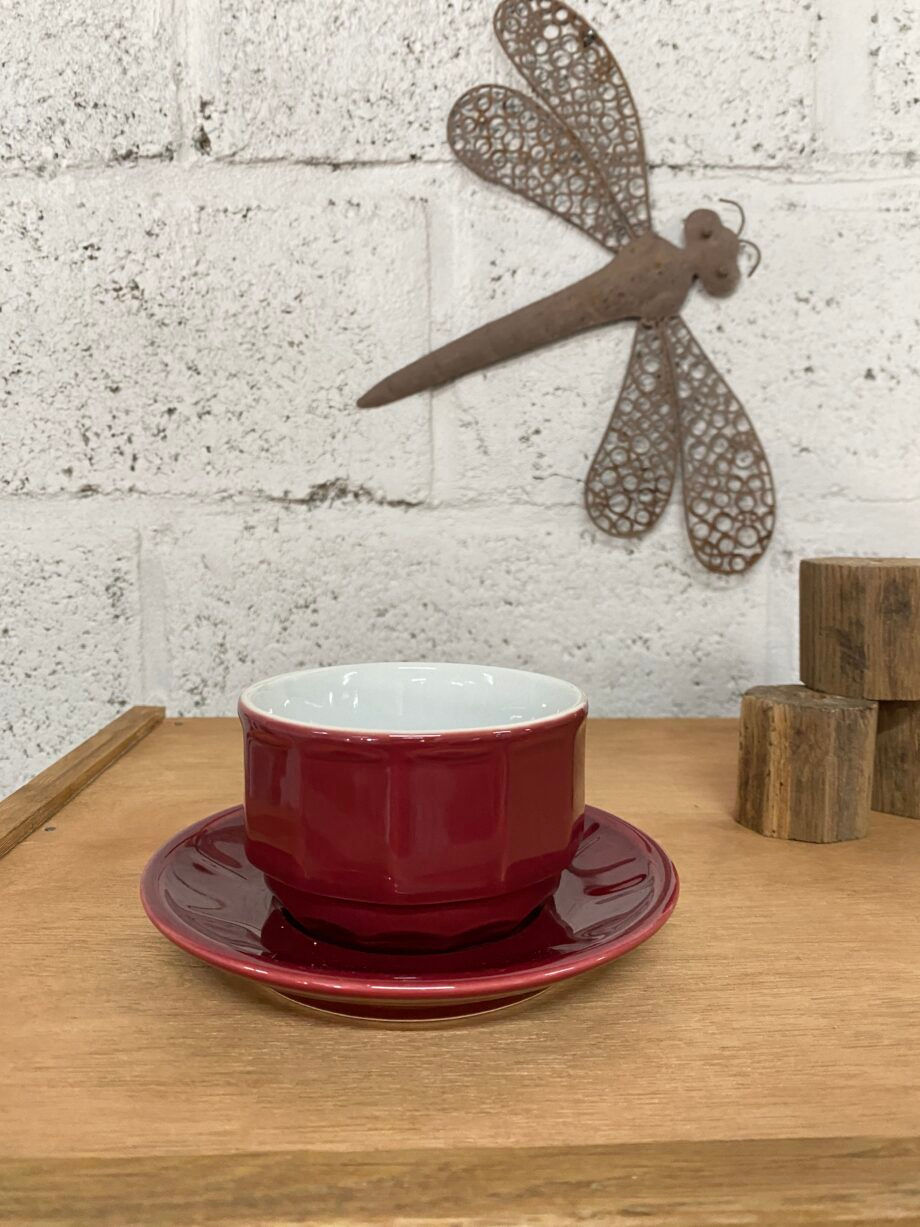 tasses à café couleur framboise