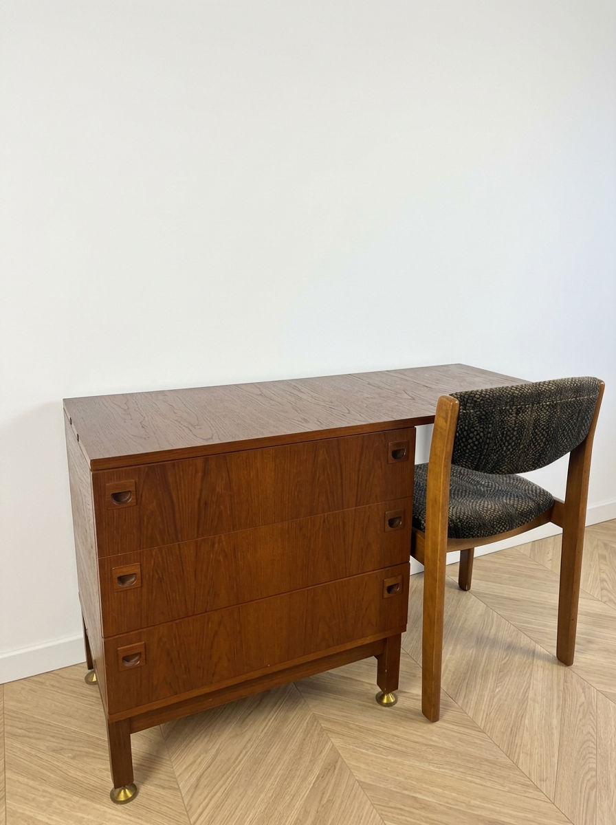 Miniature : Bureau commode en teck années 60 – style scandinave