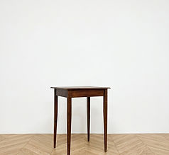 Petite table d'appoint en chêne massif – années 50