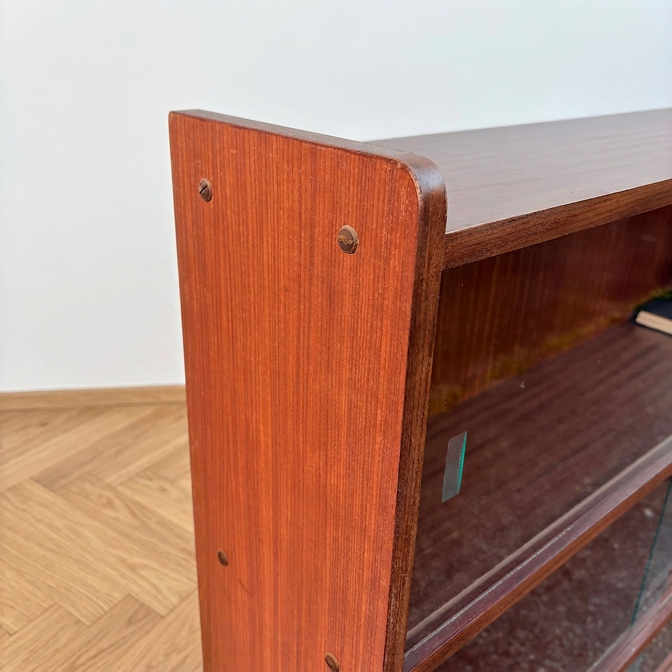 Miniature : Vitrine années 70