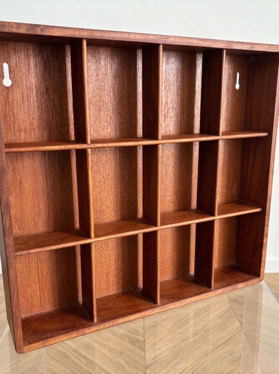 Étagère murale en teck à casiers – Style scandinave années 60