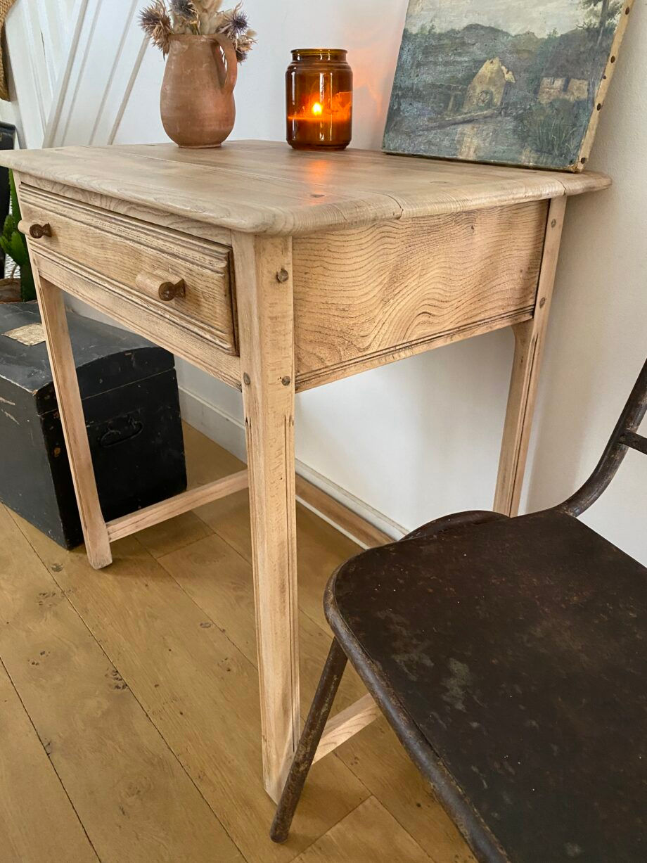 Miniature : Table de bureau équipée d’un tiroir de rangement