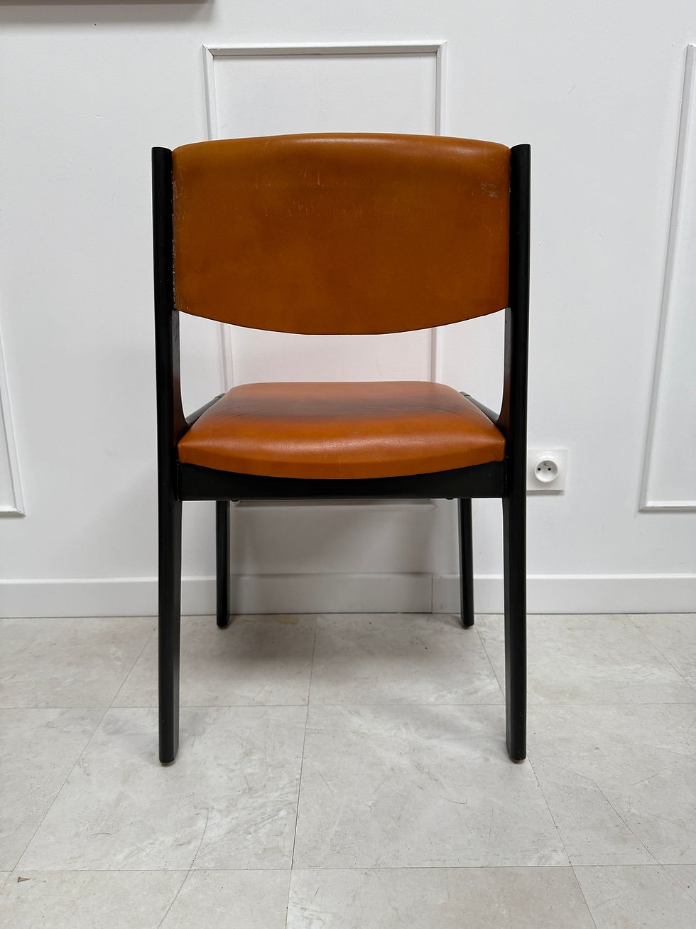 Miniature : Ensemble table ronde + chaises en cuir