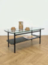 Table basse moderniste vintage, plateau en verre piétement en métal noir