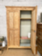 Armoire parisienne vintage brute