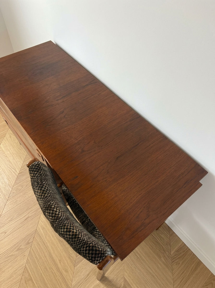 Miniature : Bureau commode en teck années 60 – style scandinave