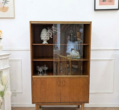 Vaisselier vitrine pieds compas en chêne – années 50