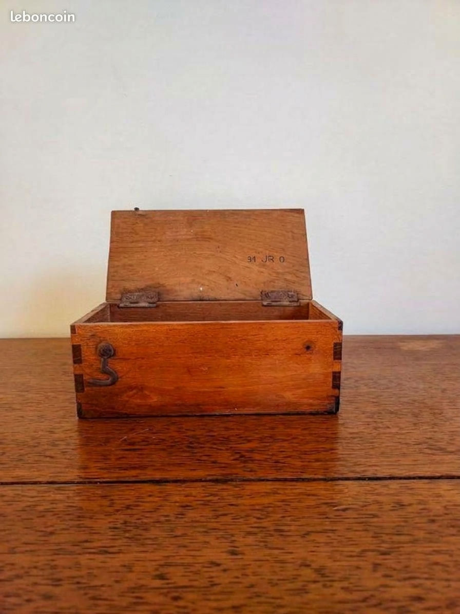 Miniature : Petite boîte de rangement en chêne – Époque 1974