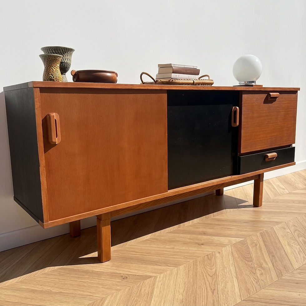 Enfilade vintage noir et bois vu de gauche