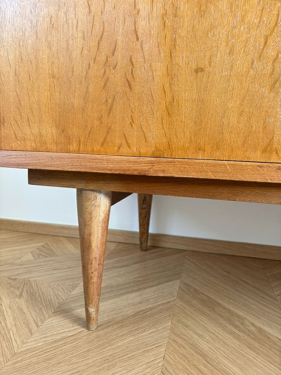 Miniature : Enfilade vintage 3 portes des années 60 - Détail pied
