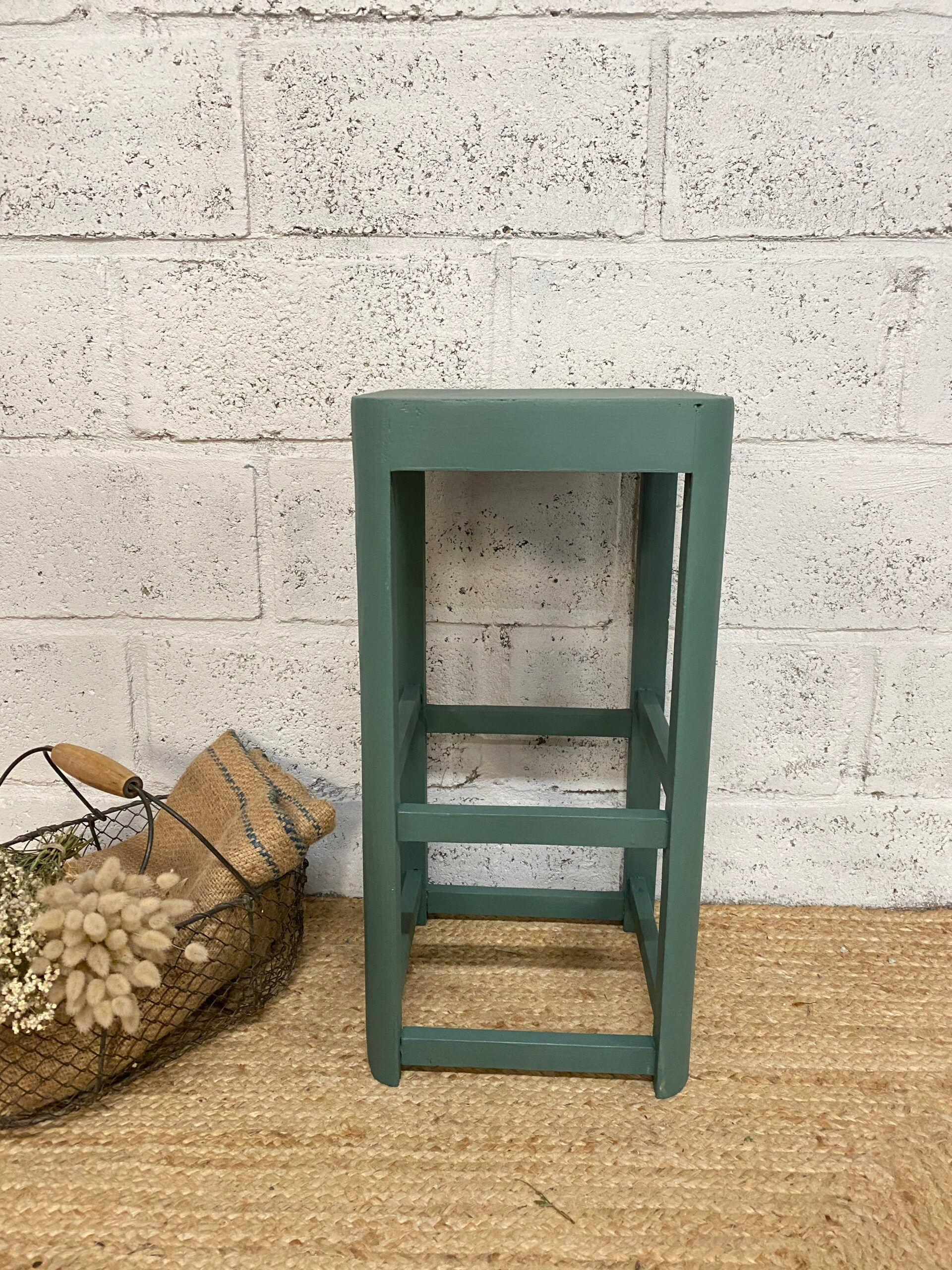 Tabouret vert ou sellette en bois
