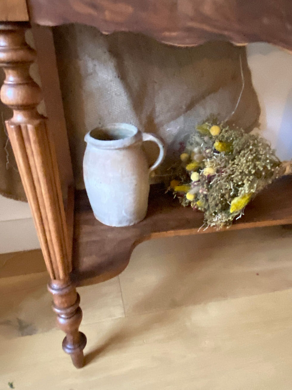 Miniature : Table de toilette en noyer