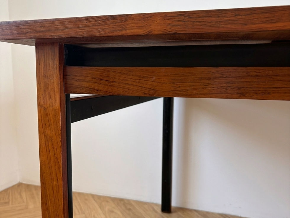 Miniature : Table en palissandre par André Monpoix - détail du piétement