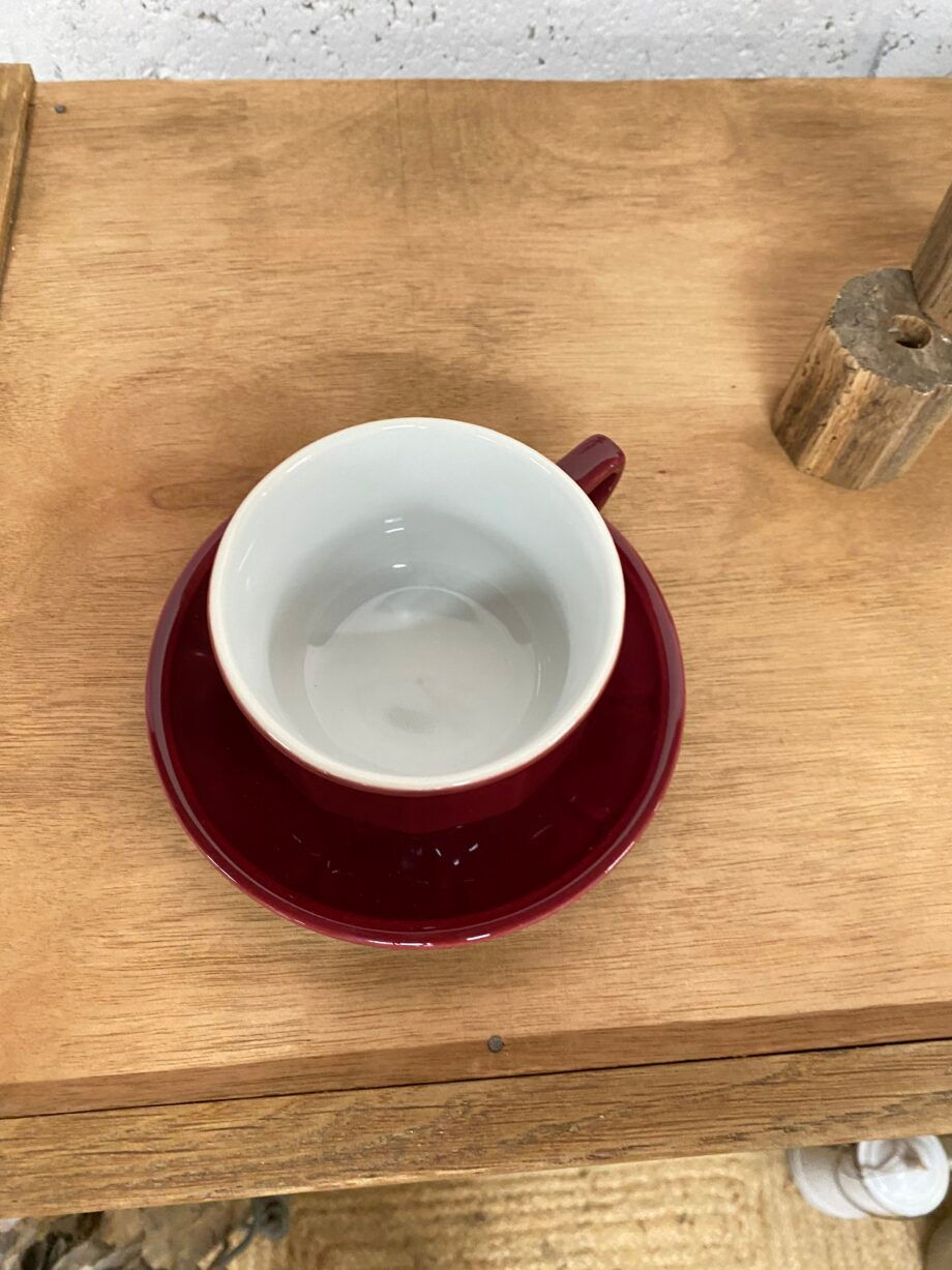 tasses à café couleur framboise