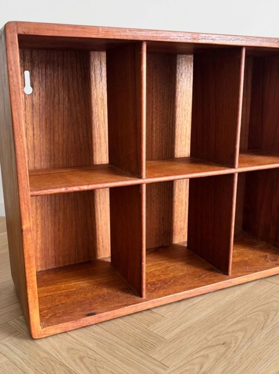 Étagère murale en teck à 6 casiers – scandinave années 60