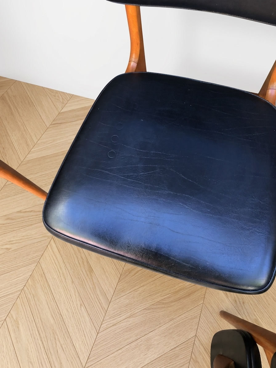 Thumbnail: Série de 6 chaises scandinaves