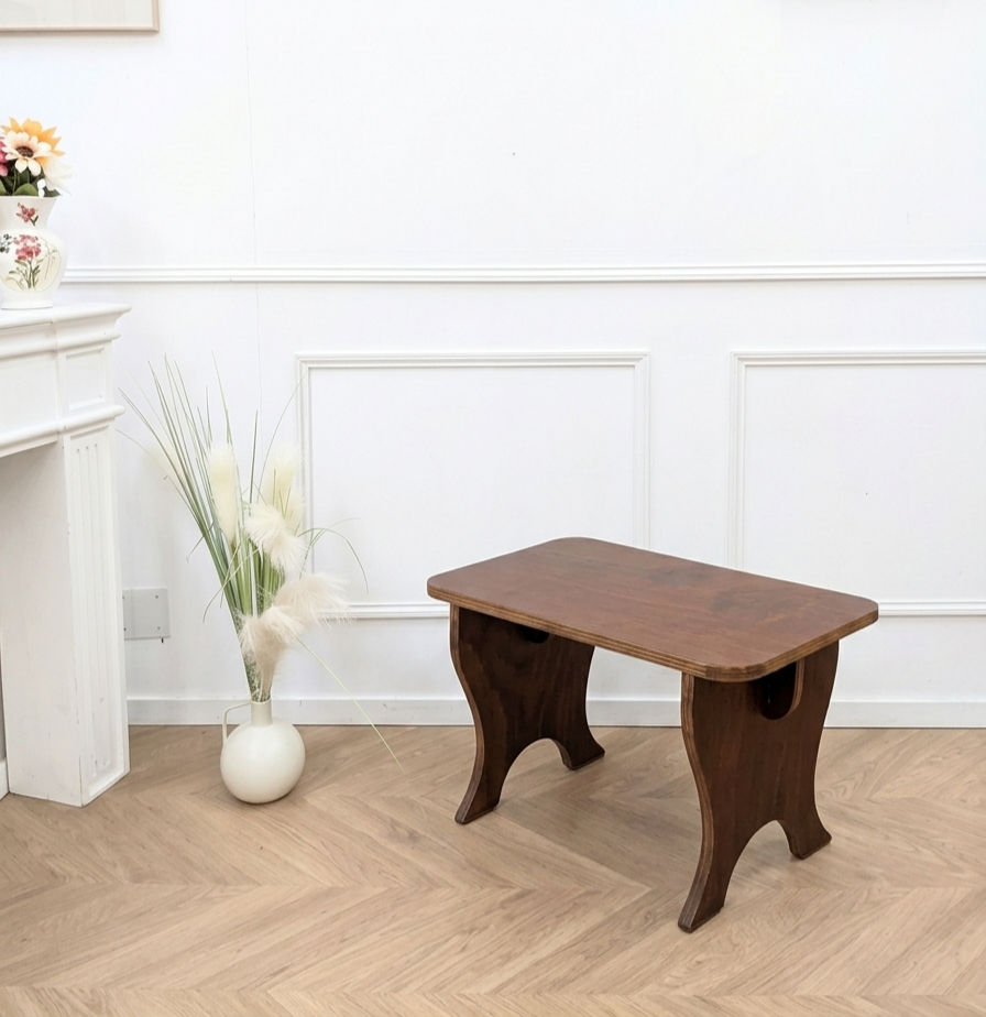 Petit tabouret repose-pieds vintage en bois – Support plante