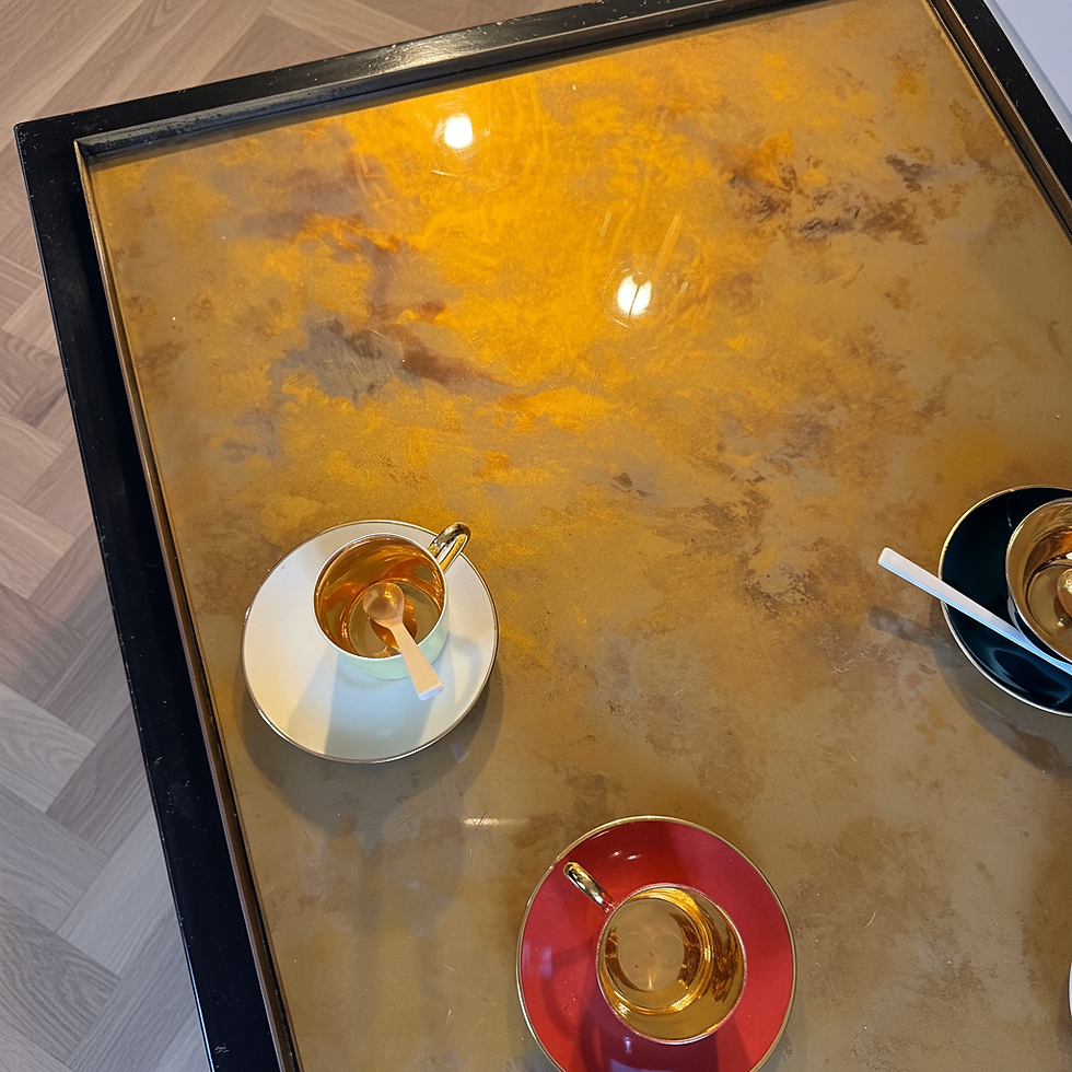Table Basse Vintage 70s Métal Noir & Verre Doré vu de haut