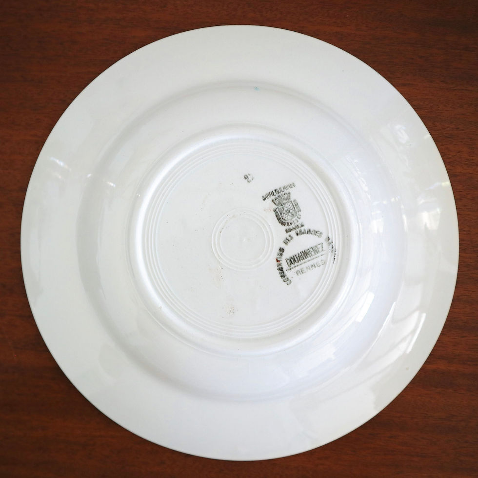 assiettes creuses rouges vintage