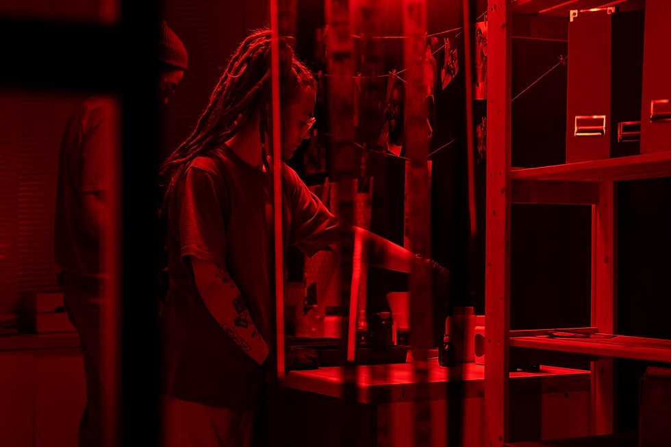 people-developing-photos-darkroom-side-view.jpg