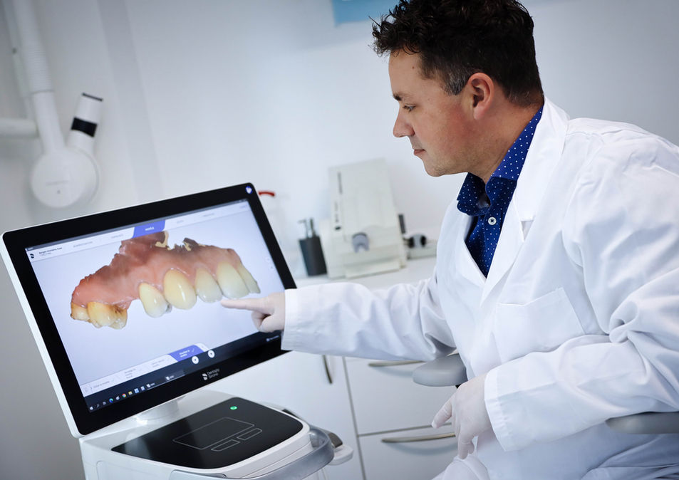 creation 3D des couronnes chez le docteur andrei serdean