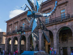 “Memorias de un Jardín Soñado” continúa abierta al público en plaza de armas y palacio municipal