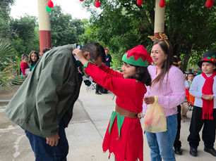 Alcalde de Aquismón arranca con éxito posadas navideñas en las localidades