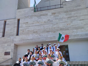 Mariachi Internacional de la Huasteca y Ballet Folklórico Hueye Ocotl regresaron triunfadores de Europa