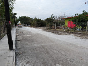 Continúan con obras de mejoramiento vial en la colonia Vistahermosa