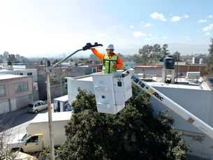 Ricardo Gallardo Enchula la Colonia Juan Sarabia