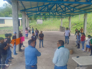 Cuauhtémoc Balderas entrega apoyos a familias y estudiantes; anuncia nueva aula para preparatoria de Palo de Arco
