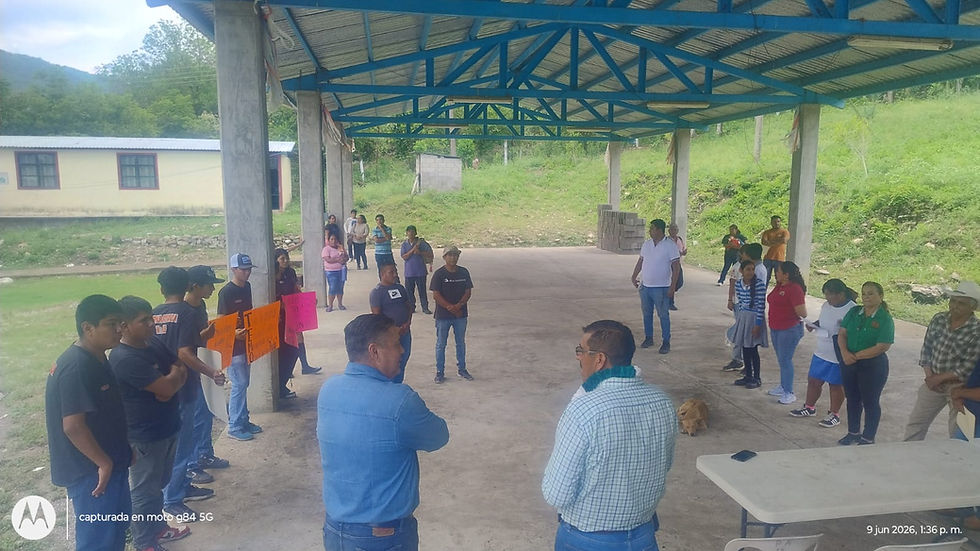 Cuauhtémoc Balderas entrega apoyos a familias y estudiantes; anuncia nueva aula para preparatoria de Palo de Arco